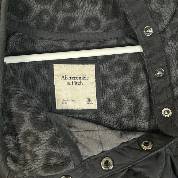 Abercrombie & Fitch Womens XL Gray Leopard Fleece Snap Neck Pullover M78 - Picture 2 of 6